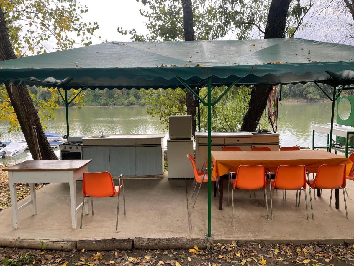 Tisza-Beach Wild Camping 5 セゲド エクステリア 写真