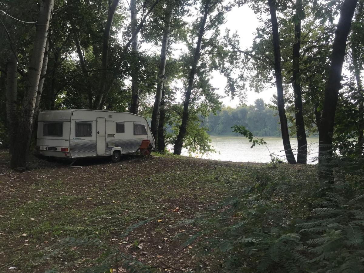 Tisza-Beach Wild Camping 5 セゲド エクステリア 写真