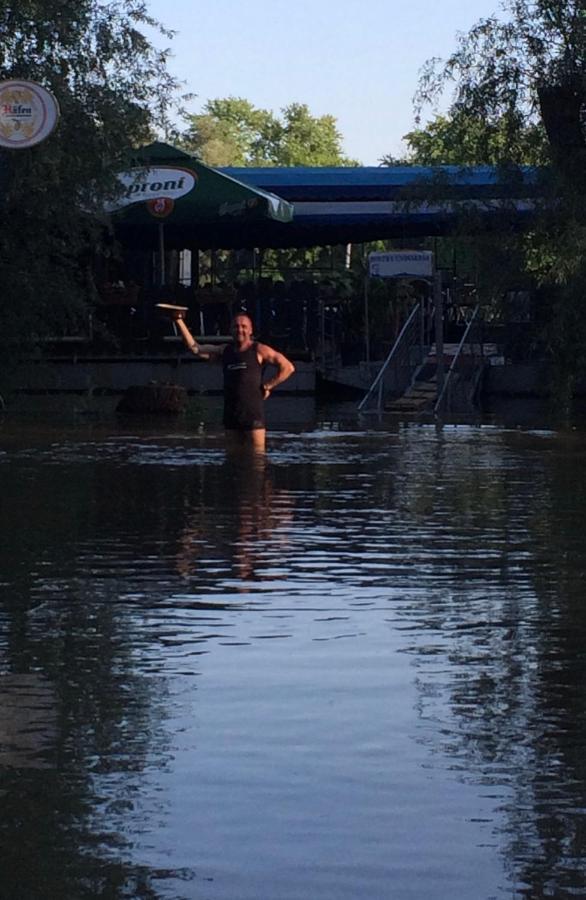 Tisza-Beach Wild Camping 5 セゲド エクステリア 写真